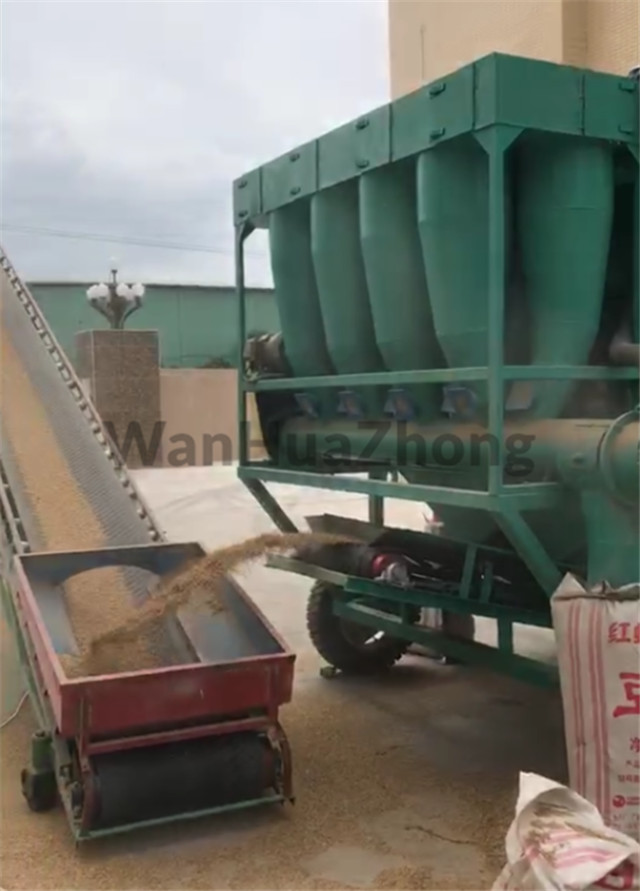 mobile cleaning vibrating screen working picture1