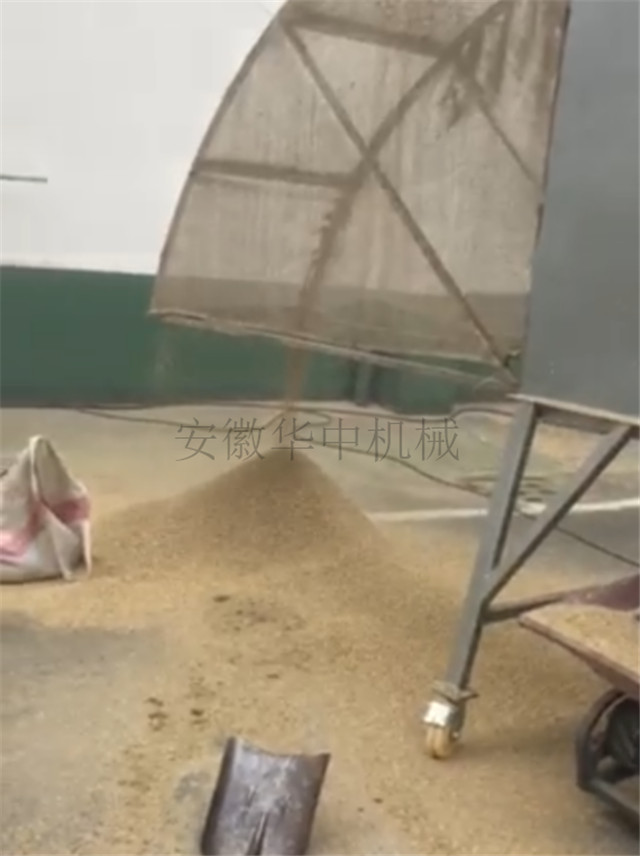 Dust discharge effect of environmental protection blowing grain vane axial fan