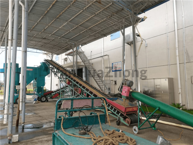 Air grain separator in the grain storage enterprise in the grain warehouse
