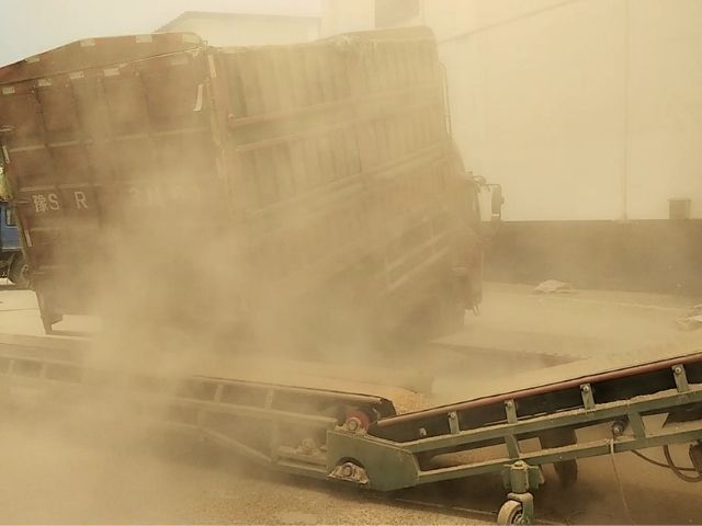 Grain in and out of warehouse operation site1