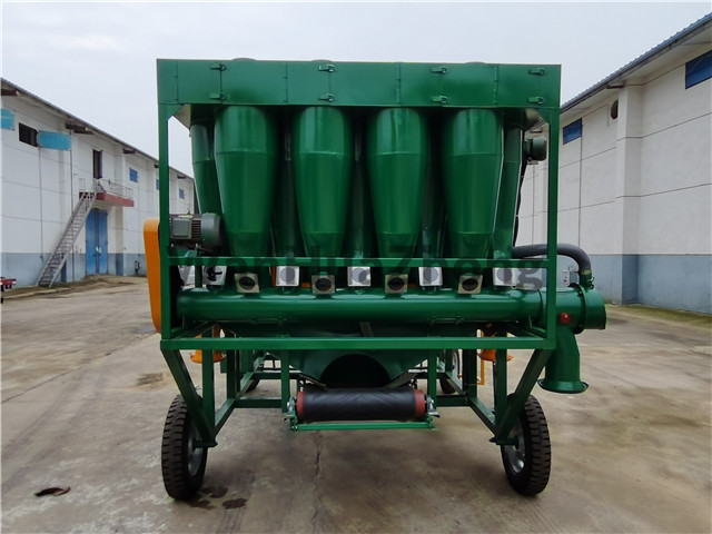 back view of mobile cleaning vibrating screen