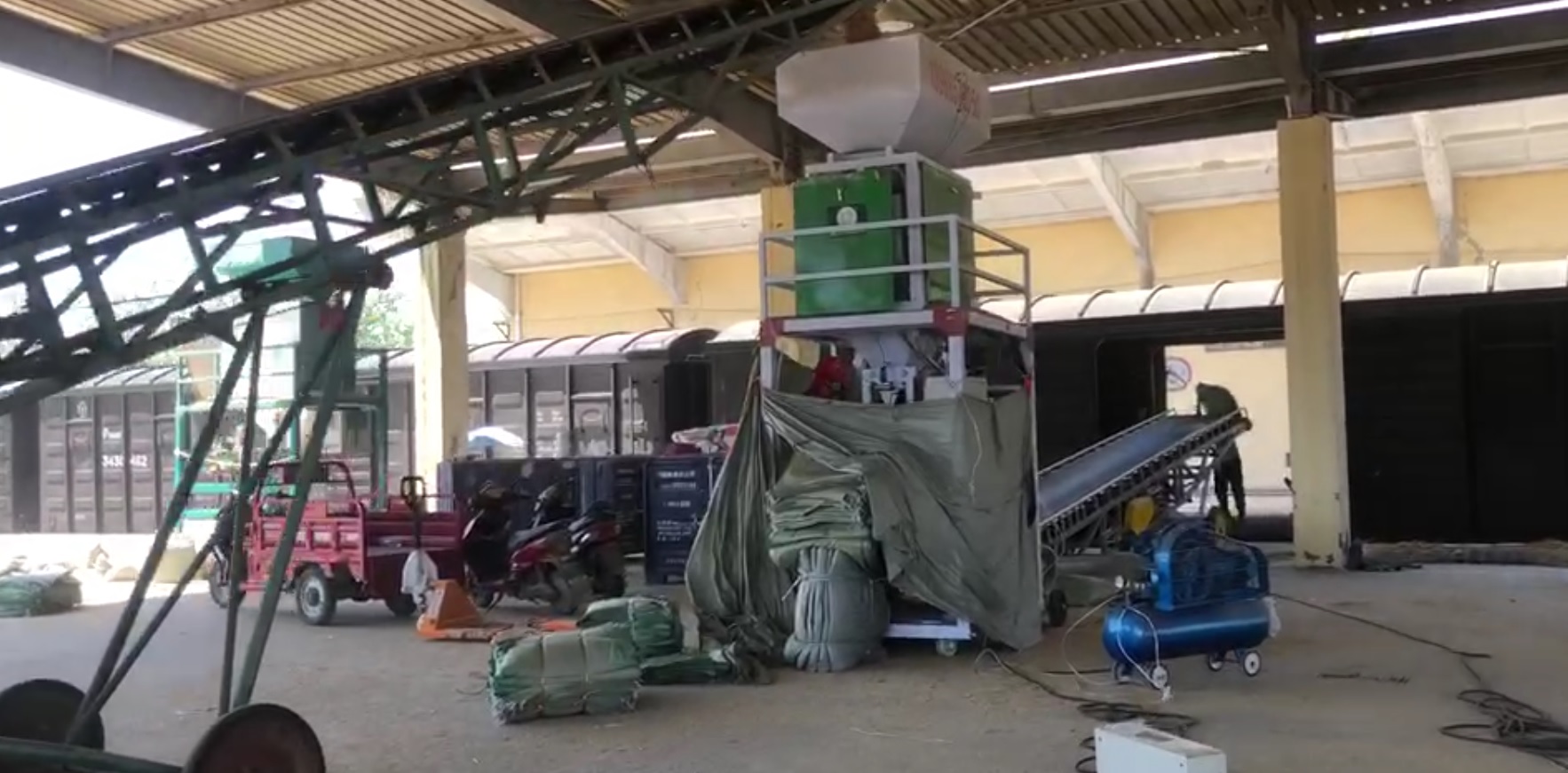 Bulk grain filling on the train