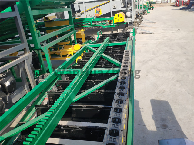 Scraping frame of grain side unloader