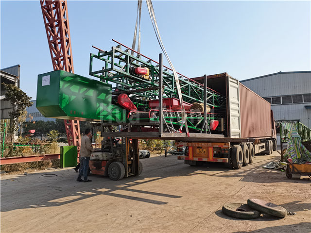 1 container can hold 4 conveyors