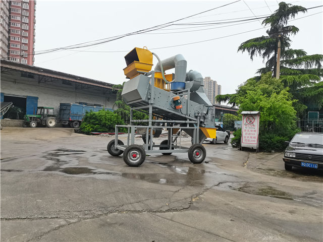 Live picture of environmental protection single cleaning vibrating screen 2