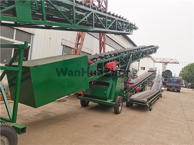 The steering telescopic loading belt conveyor is available in red and green colors