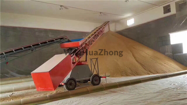 The steering telescopic loading belt conveyor working image
