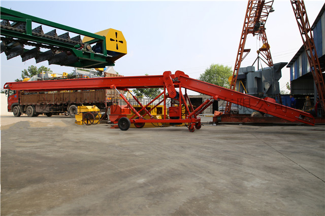 Mobile double wing belt conveyor 