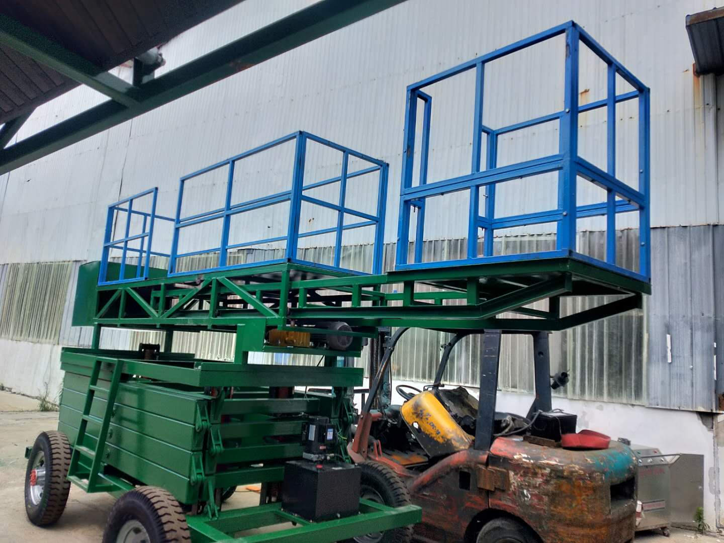 Telescopic mobile scissor lift table (5)