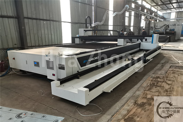 Fiber laser cutting machine