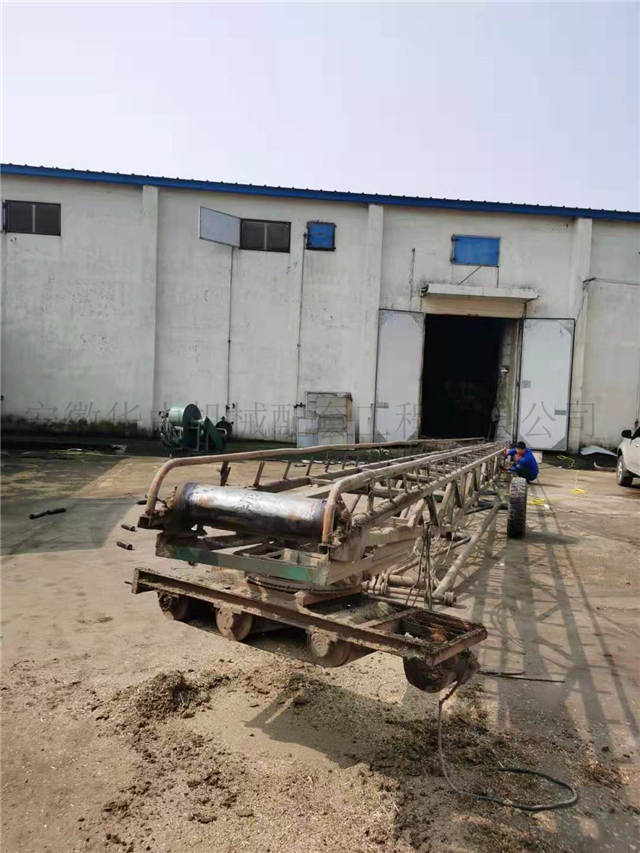 18-meter mobile steering grain throwing belt conveyor is being repair