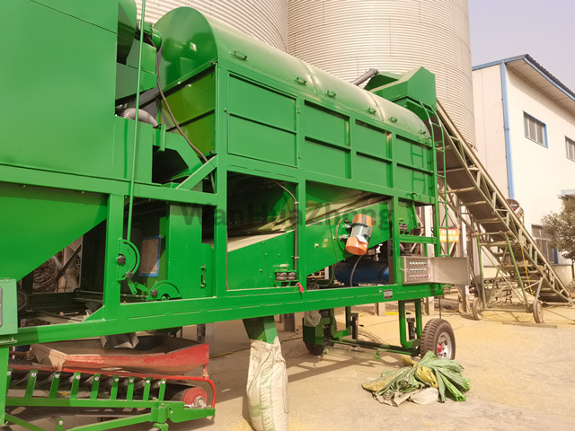 Environmental protection cylindrical grain cleaner working in the rice plant