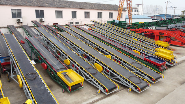 Mobile packaged and bulk grain belt conveyor in factory