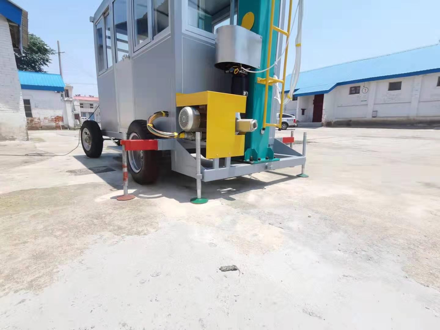Supporting feet of mobile grain truck probe