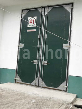 Grain storage insulation door