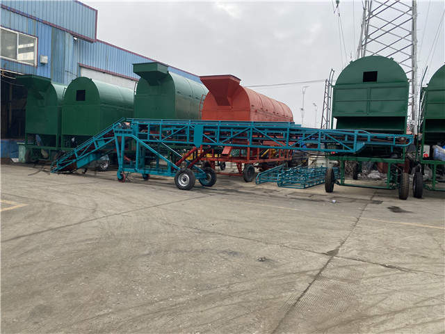 Mobile double wing belt conveyor 