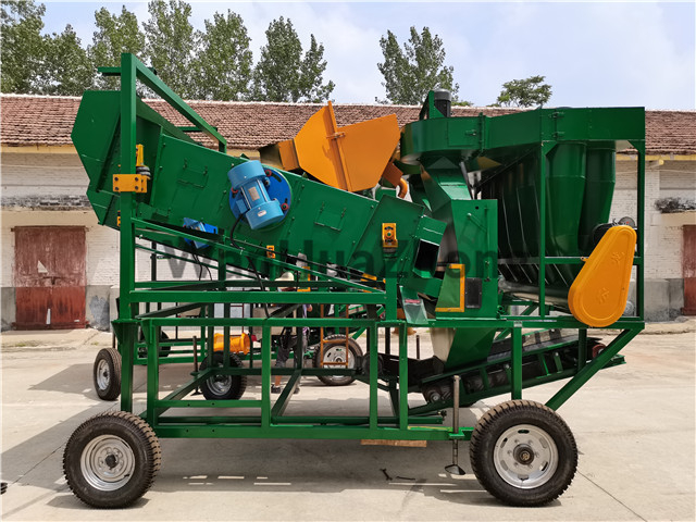 Mobile cleaning vibrating screen