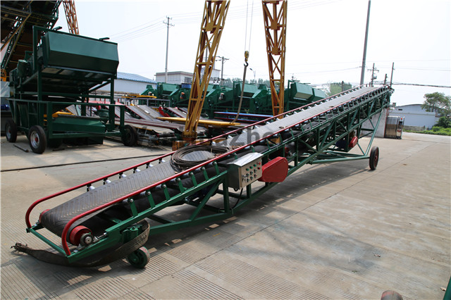 Mobile telescopic belt conveyor 