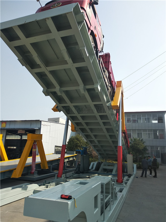 Mobile hydraulic truck unloading platform picture