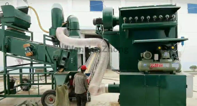 Working picture of micro portable pulse dust collector in the grain warehouse