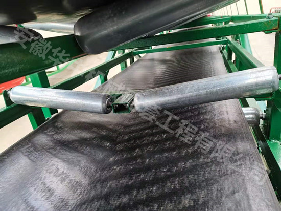 Upper roller of telescopic mobile belt conveyor