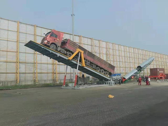 Mobile hydraulic truck unloader unload grain in the pier