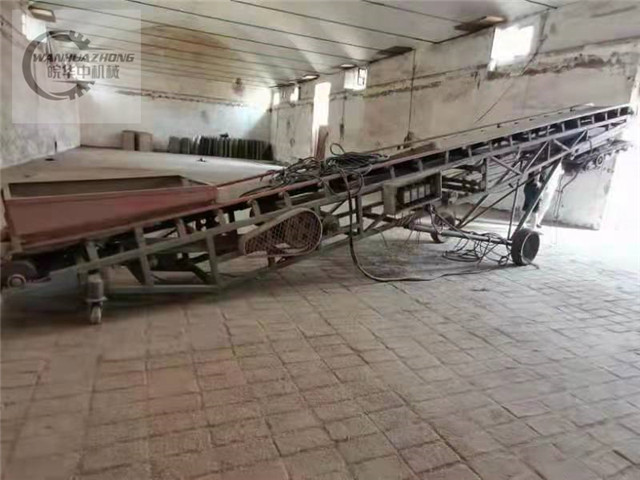 Replacement case of conveyor belt of grain throwing machine of mobile steering grain throwing belt conveyor that brought in 2009