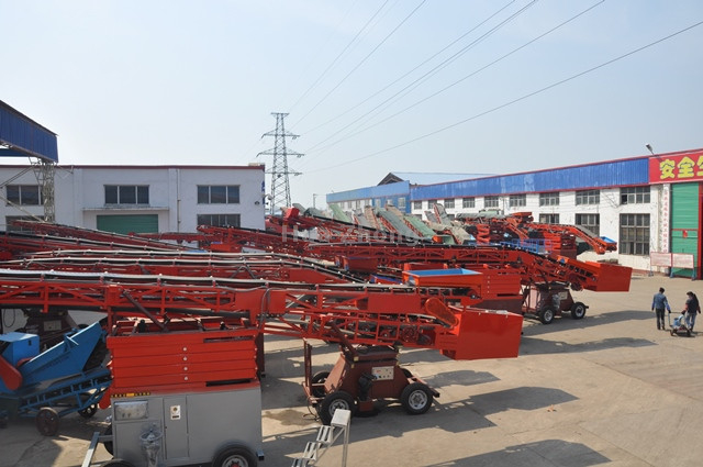Equipment group of lift belt conveyor