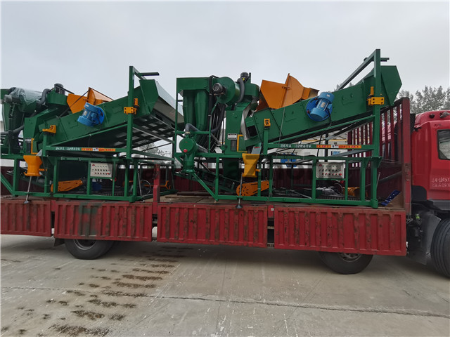 Mobile cleaning vibrating screen in truck1