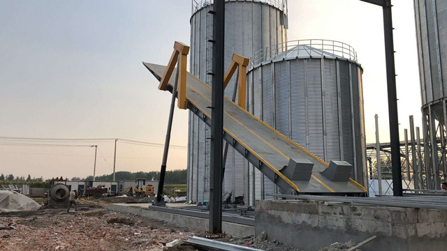 fixed hydraulic truck unloading platform