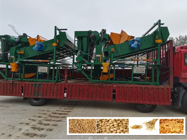 Mobile cleaning vibrating screen in local of grain warehouse