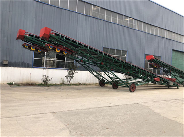 Steering grain throwing belt conveyor